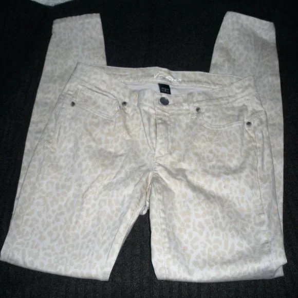Victoria Secrets VS Siren leopard pint jeans SIZE 8 - Picture 2 of 2